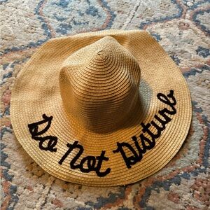 Beach hat do not disturb